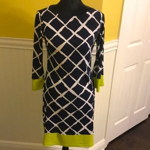 Classy yet flirty mid sleeve dress